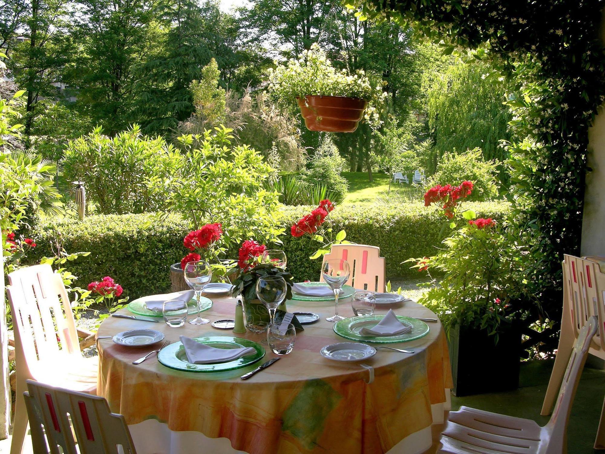 Logis Hotel Restaurant Les Norias Cazilhac  ภายนอก รูปภาพ
